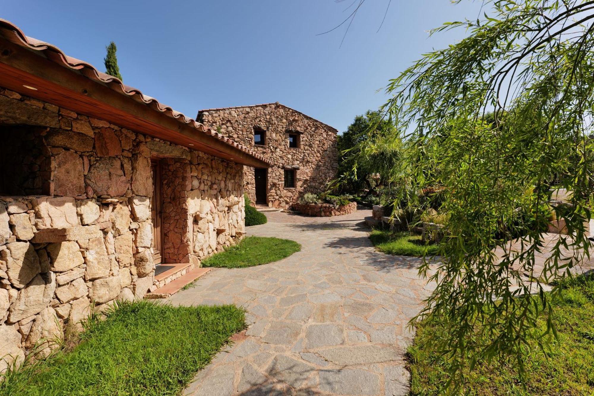 Domaine Pozzo Di Mastri Hotel & Spa Фигари Экстерьер фото